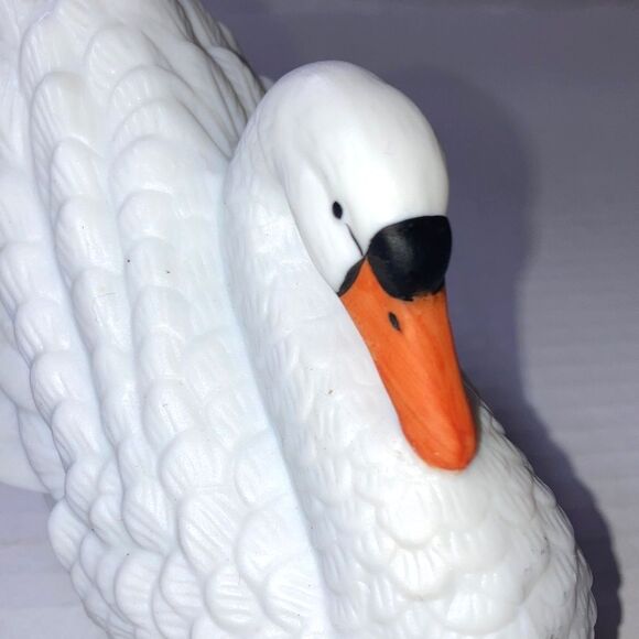ROYAL HERITAGE The Regal Swan Figurine Porcelain Bisque Hand Painted 3.5 inches - Picture 3 of 9